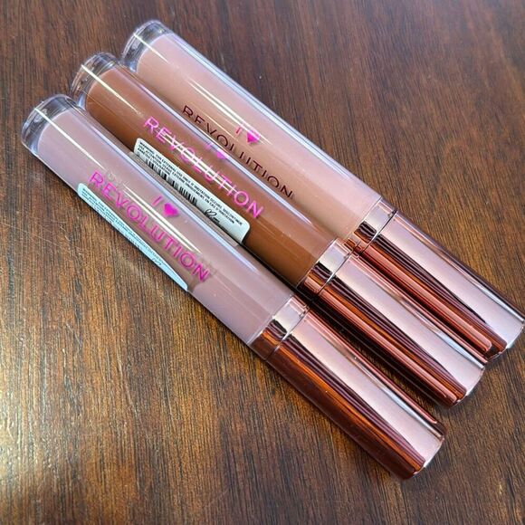 Revolution Makeup Chocolate Lip Gloss + Latte Satin Lipstick + 2 Lip Crayons - Picture 3 of 5